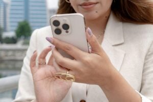 find the perfect text to start her day with love